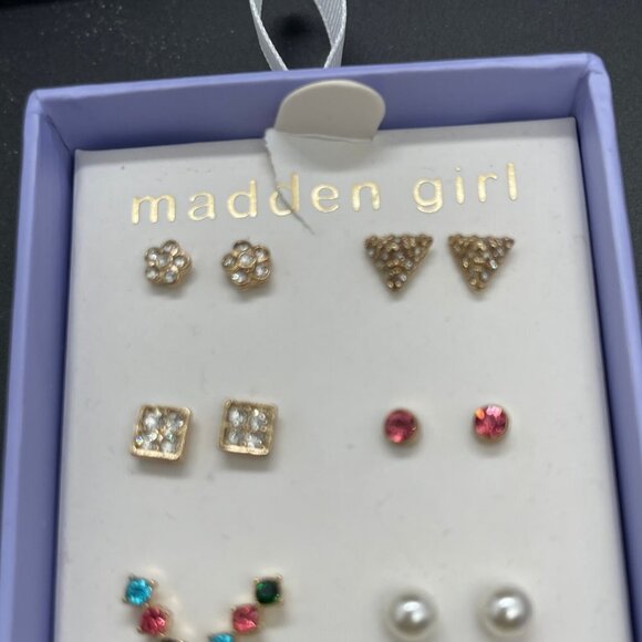 NEW IN BOX Madden Girl Earrings - 12 pair - Picture 3 of 3
